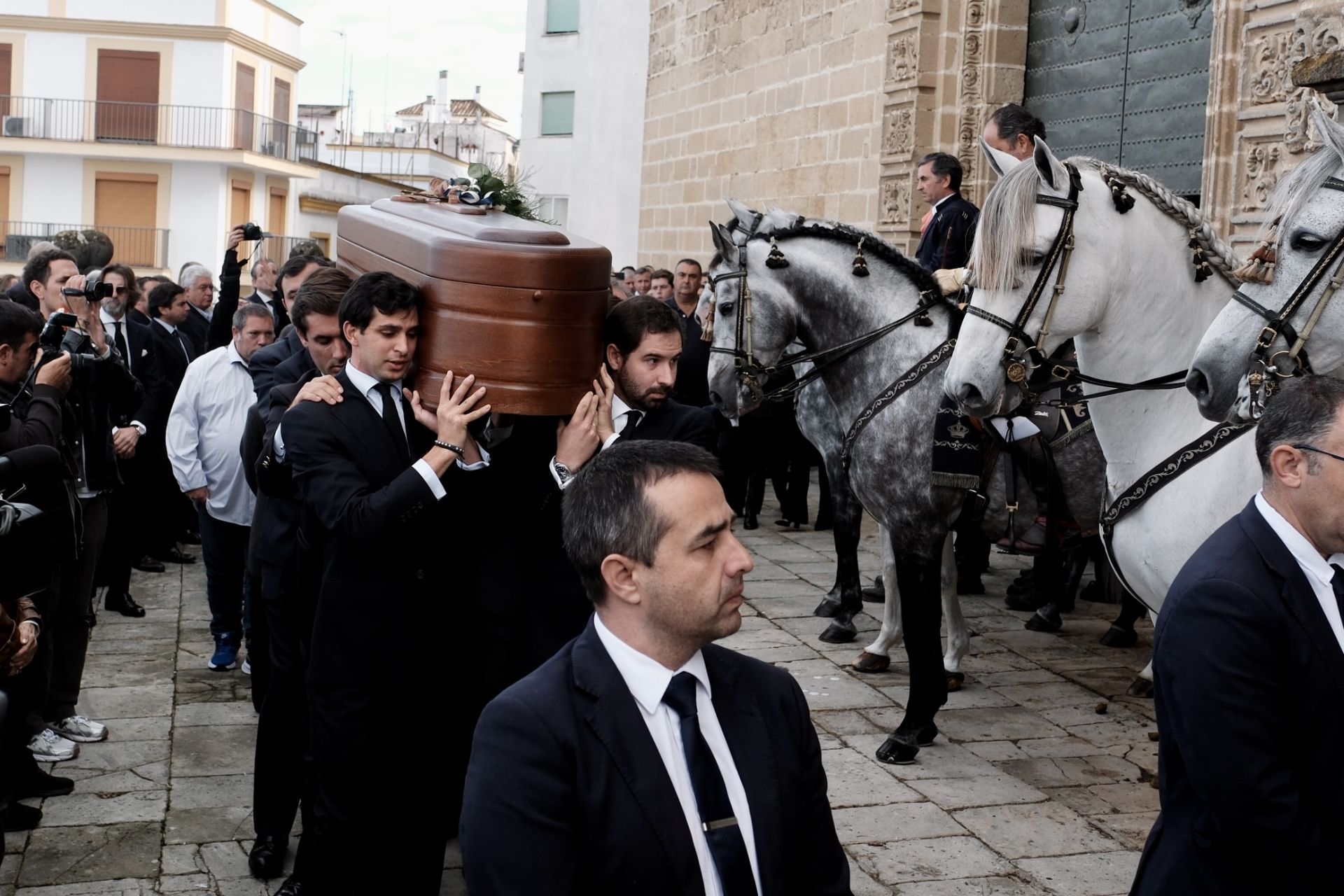 Fotos: Emotiva despedida a Álvaro Domecq Romero en la Catedral de Jerez
