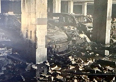 Imagen secundaria 1 - Así ha quedado el garaje calcinado en Puerto Real