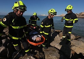 Simulacro de tsunami en Cádiz, en directo: heridos y fallecidos en la playa, drones, colegios evacuados y última hora