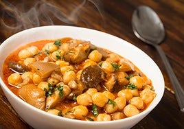 Imagen de un plato de potaje de garbanzos