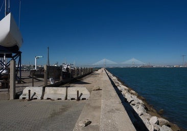 La Autoridad Portuaria estudia habilitar zonas seguras para pescar tras el cierre de los espigones