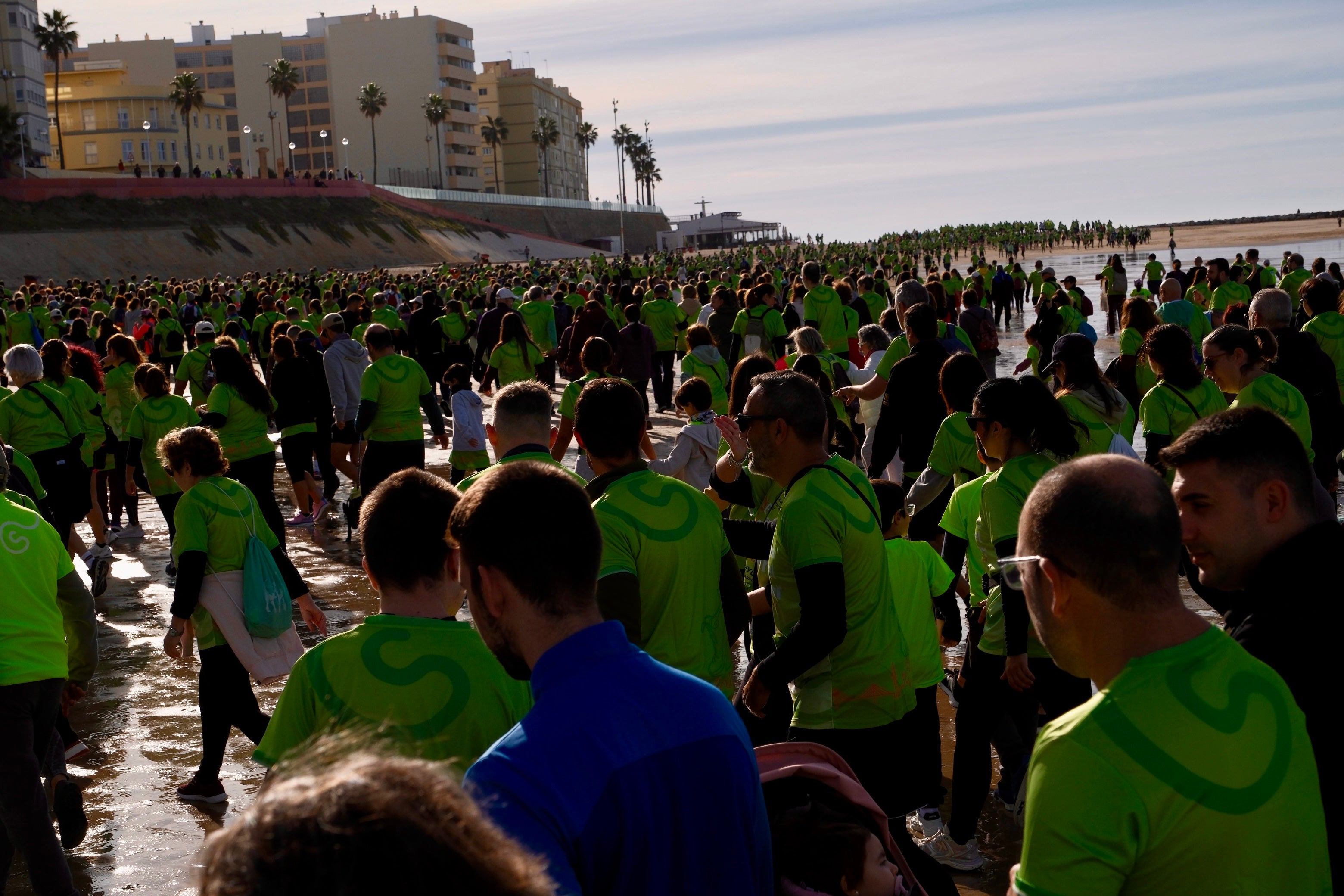 Más de 5.000 personas participan en la XI Carrera Cádiz en Marcha Contra el Cáncer
