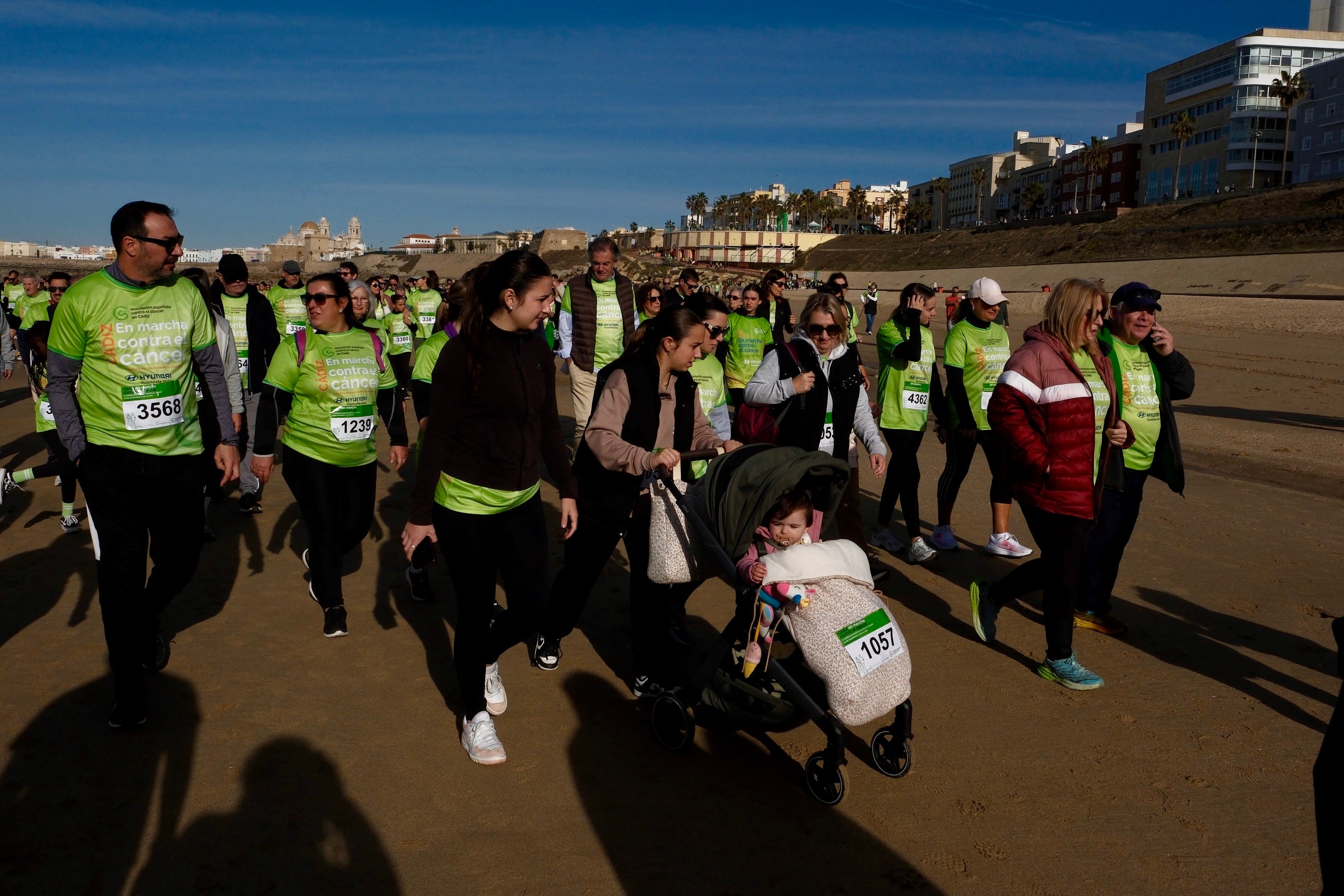 Más de 5.000 personas participan en la XI Carrera Cádiz en Marcha Contra el Cáncer