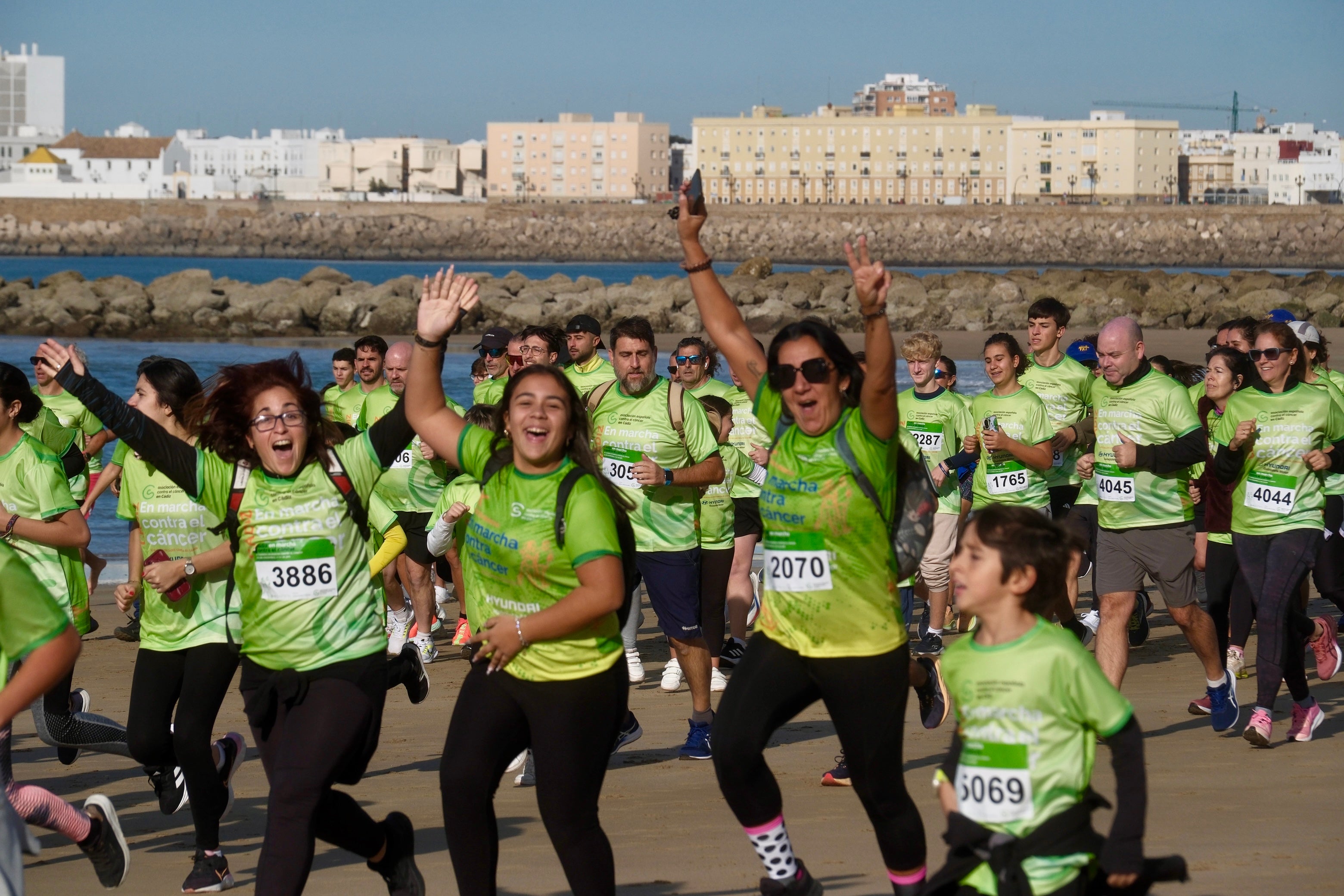 Más de 5.000 personas participan en la XI Carrera Cádiz en Marcha Contra el Cáncer