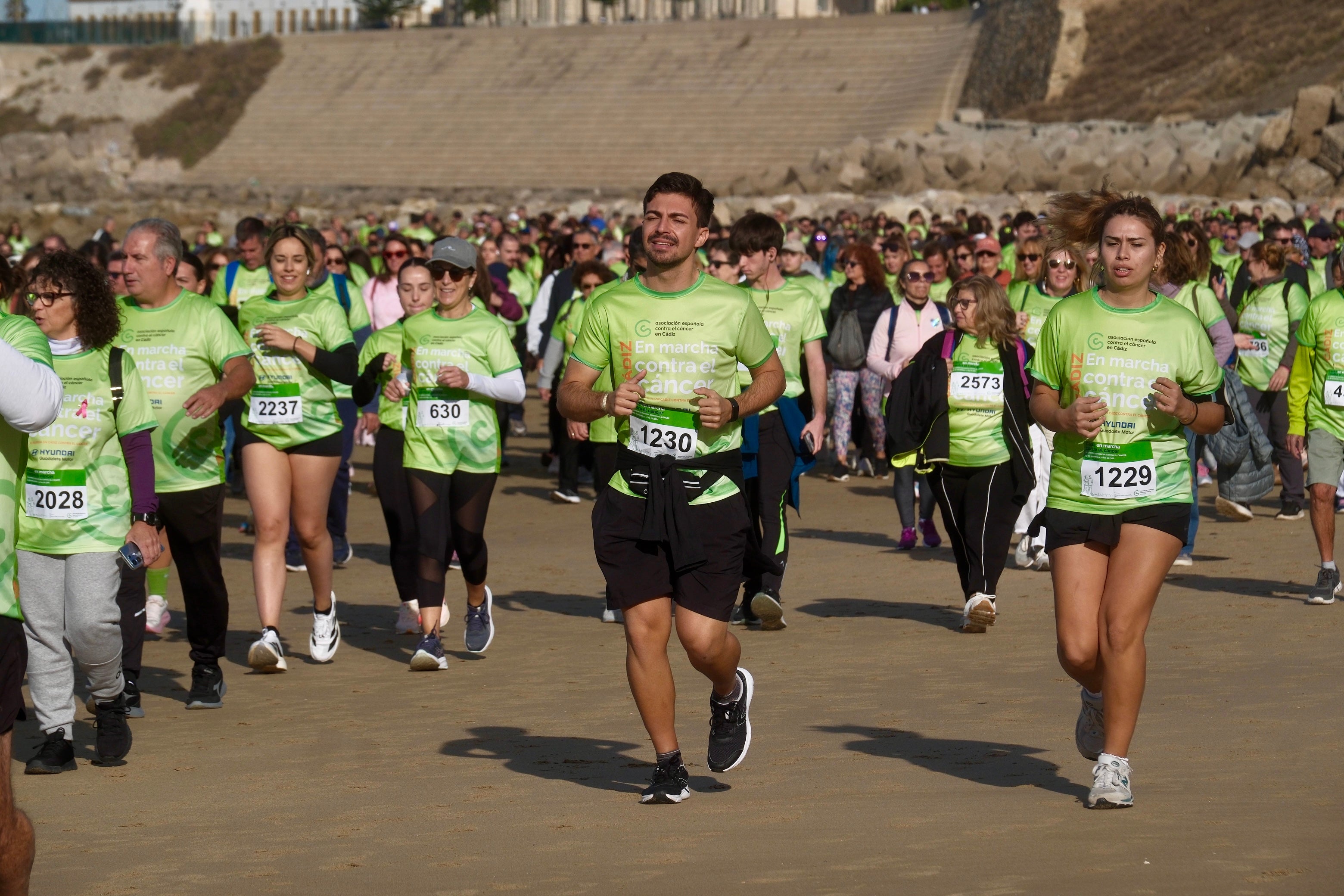 Más de 5.000 personas participan en la XI Carrera Cádiz en Marcha Contra el Cáncer