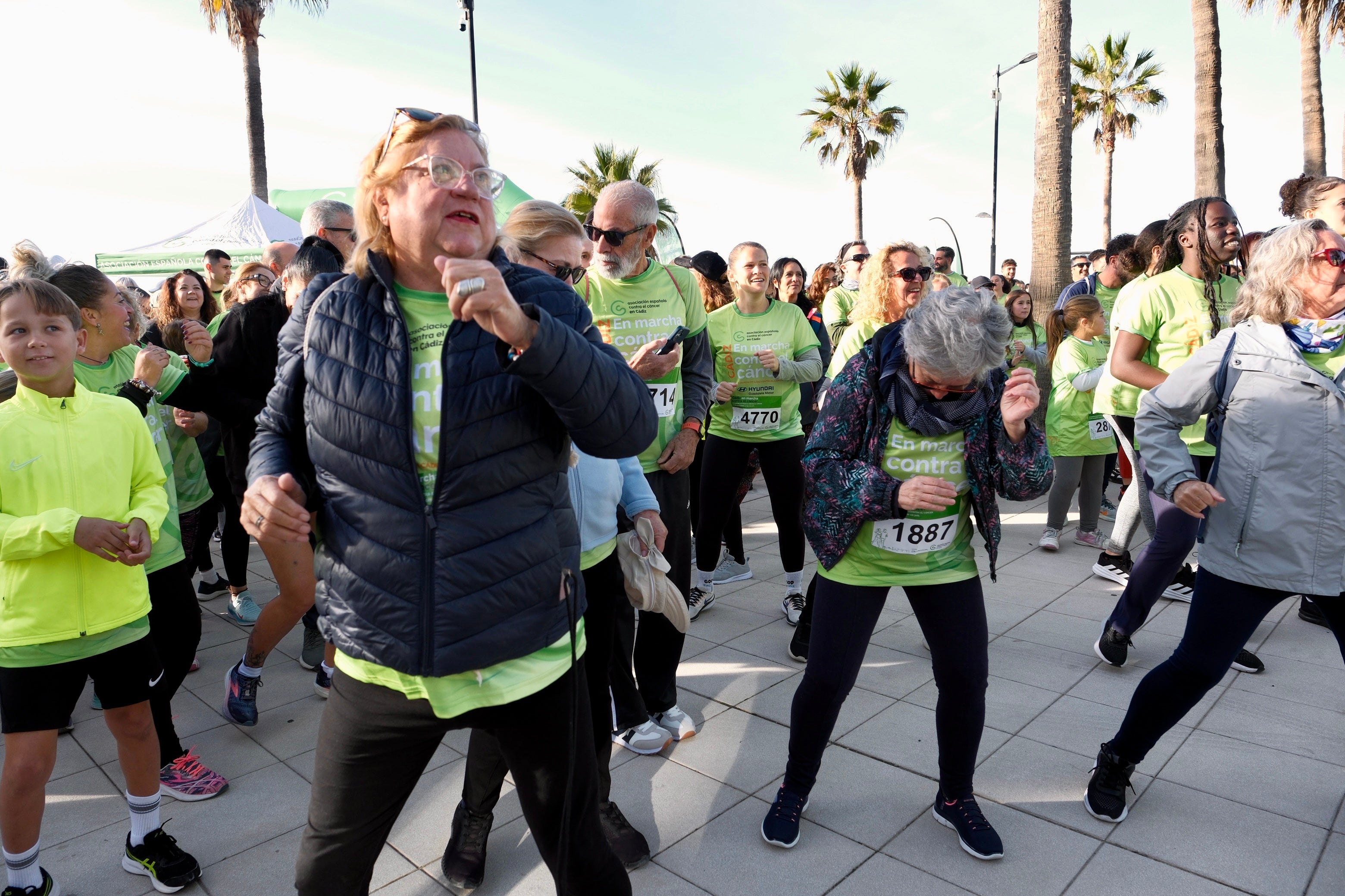 Más de 5.000 personas participan en la XI Carrera Cádiz en Marcha Contra el Cáncer