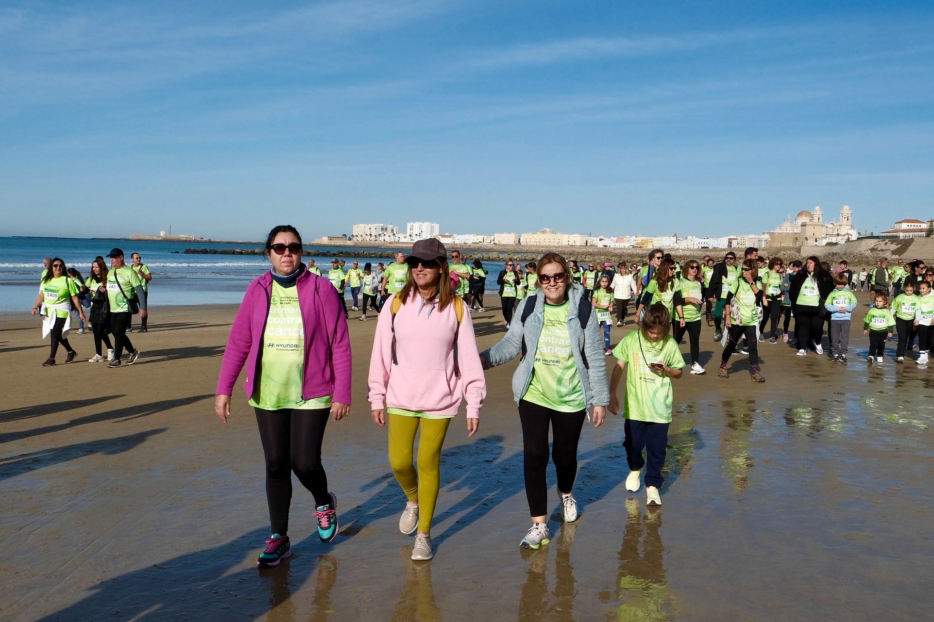 Más de 5.000 personas participan en la XI Carrera Cádiz en Marcha Contra el Cáncer