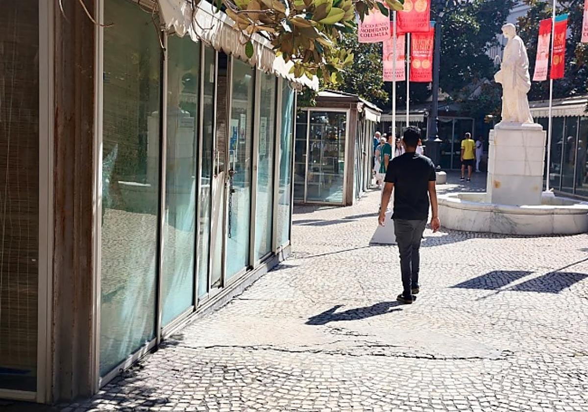 La plaza de Las Flores solo tiene actualmente dos puestos operativos de siete.