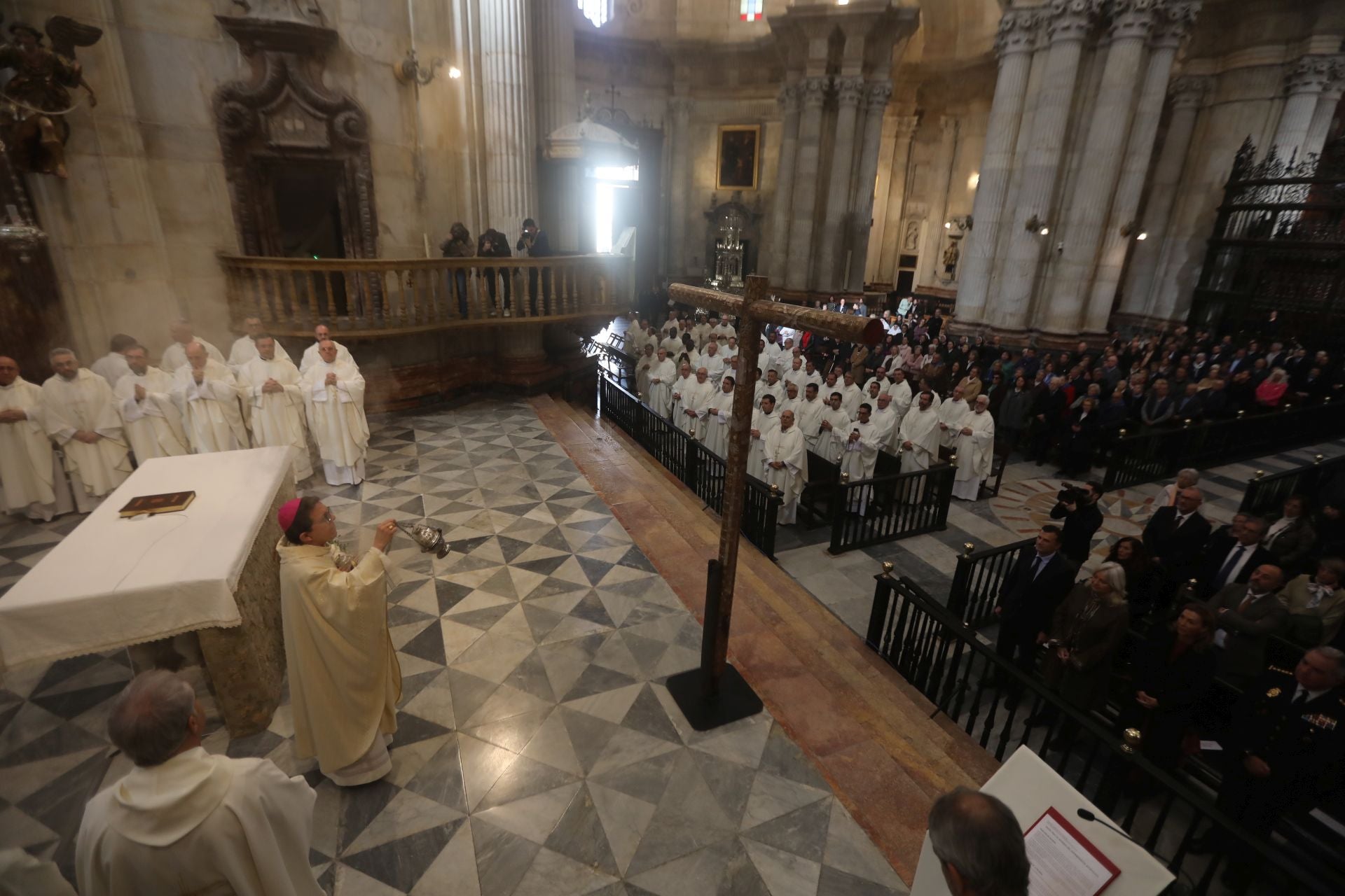 Fotos: Misa de presentación en Cádiz del administrador apostólico