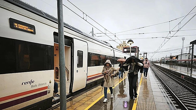 El PP reclama al Gobierno soluciones para los trenes en Cádiz: «Tenemos una media de seis incidencias diarias y es insostenible»