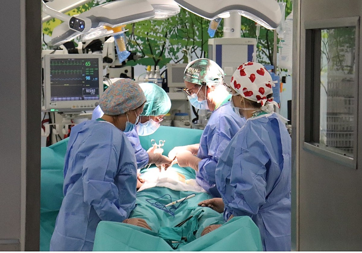 El Hospital de Jerez moderniza sus ocho quirófanos con una inversión de 42000 euros