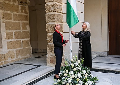 Imagen secundaria 1 - Mercedes Colombo reivindica el esfuerzo andaluz en el Día de la Bandera: «Nadie nos ha regalado nada»