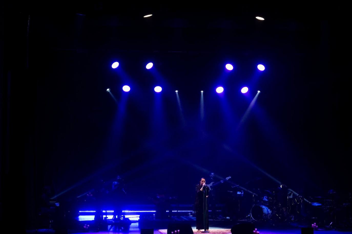 FOTOS: Navidad en el Teatro Falla con Niña Pastori