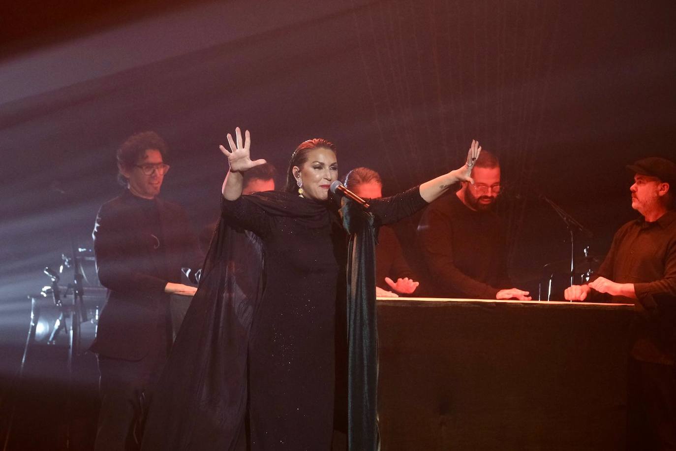 FOTOS: Navidad en el Teatro Falla con Niña Pastori