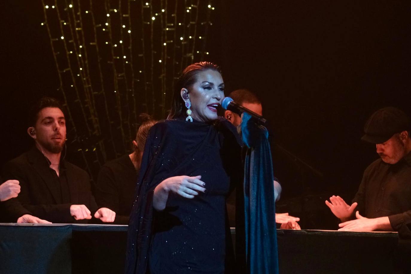 FOTOS: Navidad en el Teatro Falla con Niña Pastori