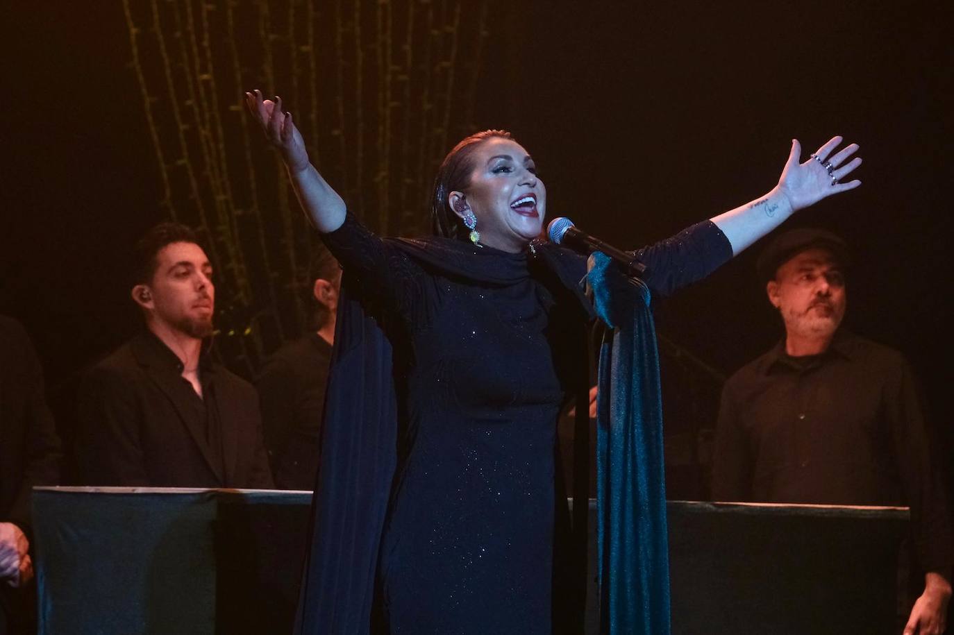 FOTOS: Navidad en el Teatro Falla con Niña Pastori