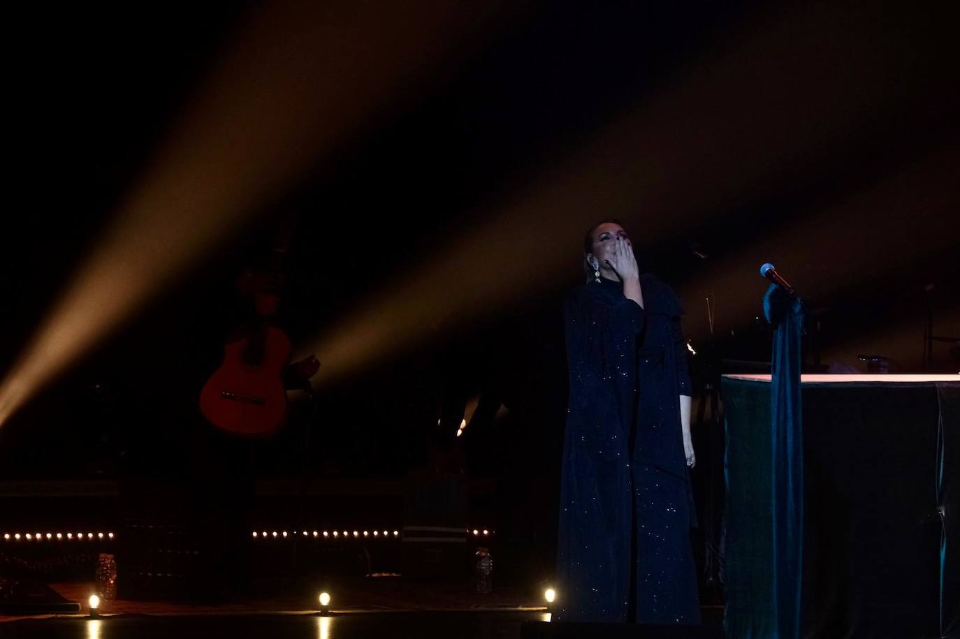 FOTOS: Navidad en el Teatro Falla con Niña Pastori