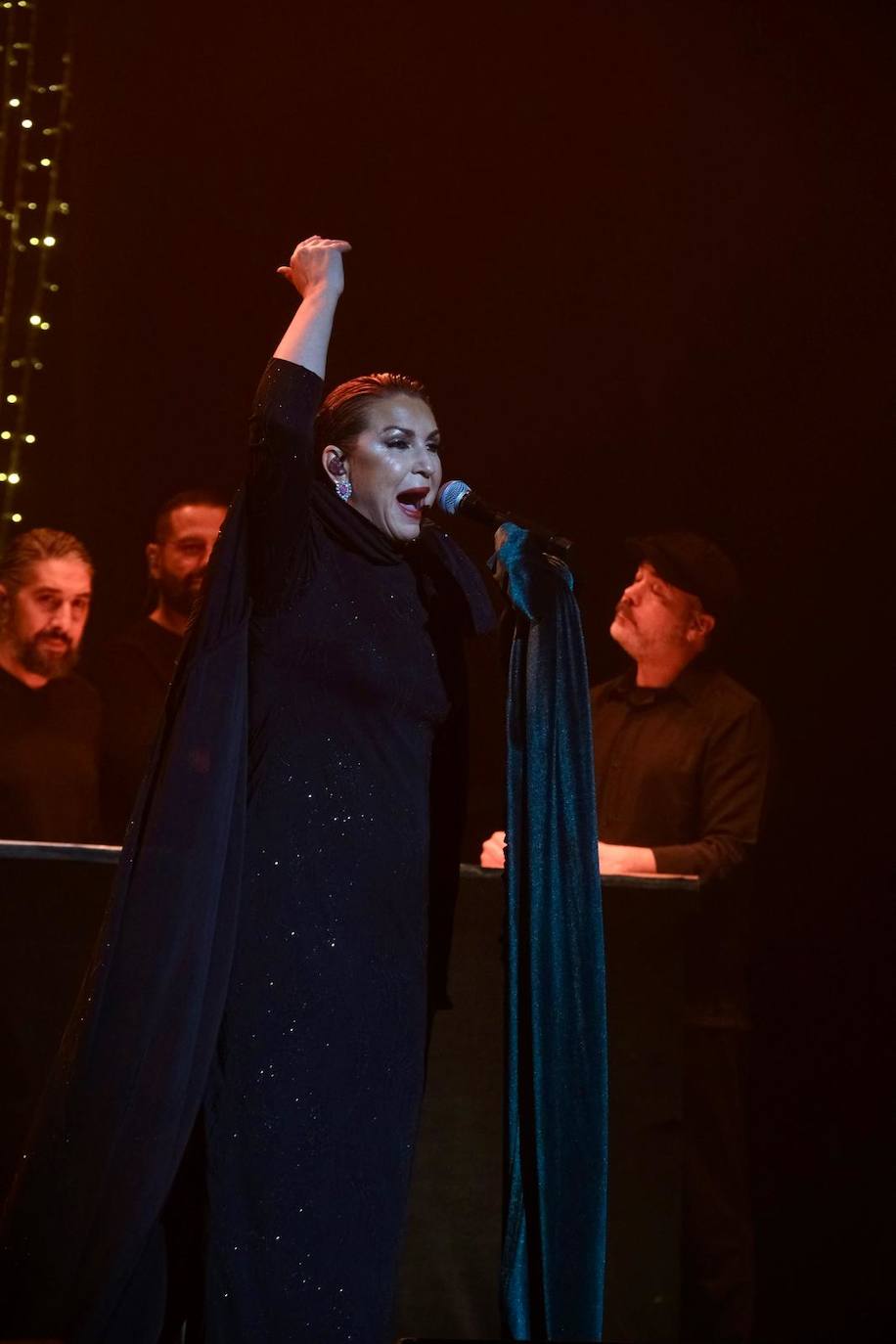 FOTOS: Navidad en el Teatro Falla con Niña Pastori