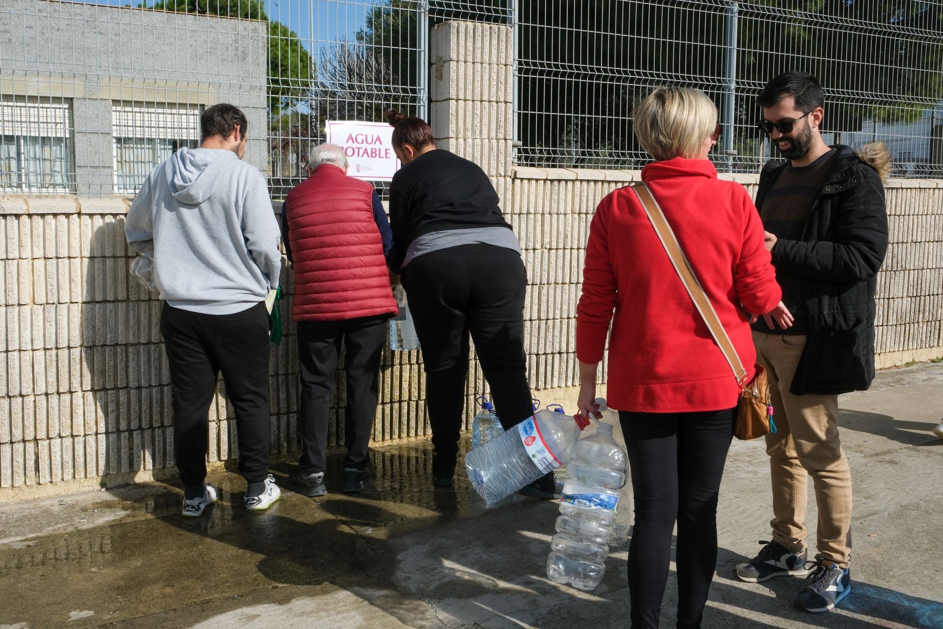 Fotos: Una avería deja a varias zonas de Puerto Real sin agua