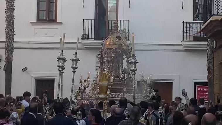 La Virgen de la Palma procesiona por Cádiz