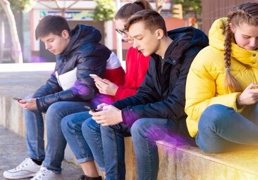 Los principales problemas que admiten los jóvenes por su dependencia de internet y las redes sociales