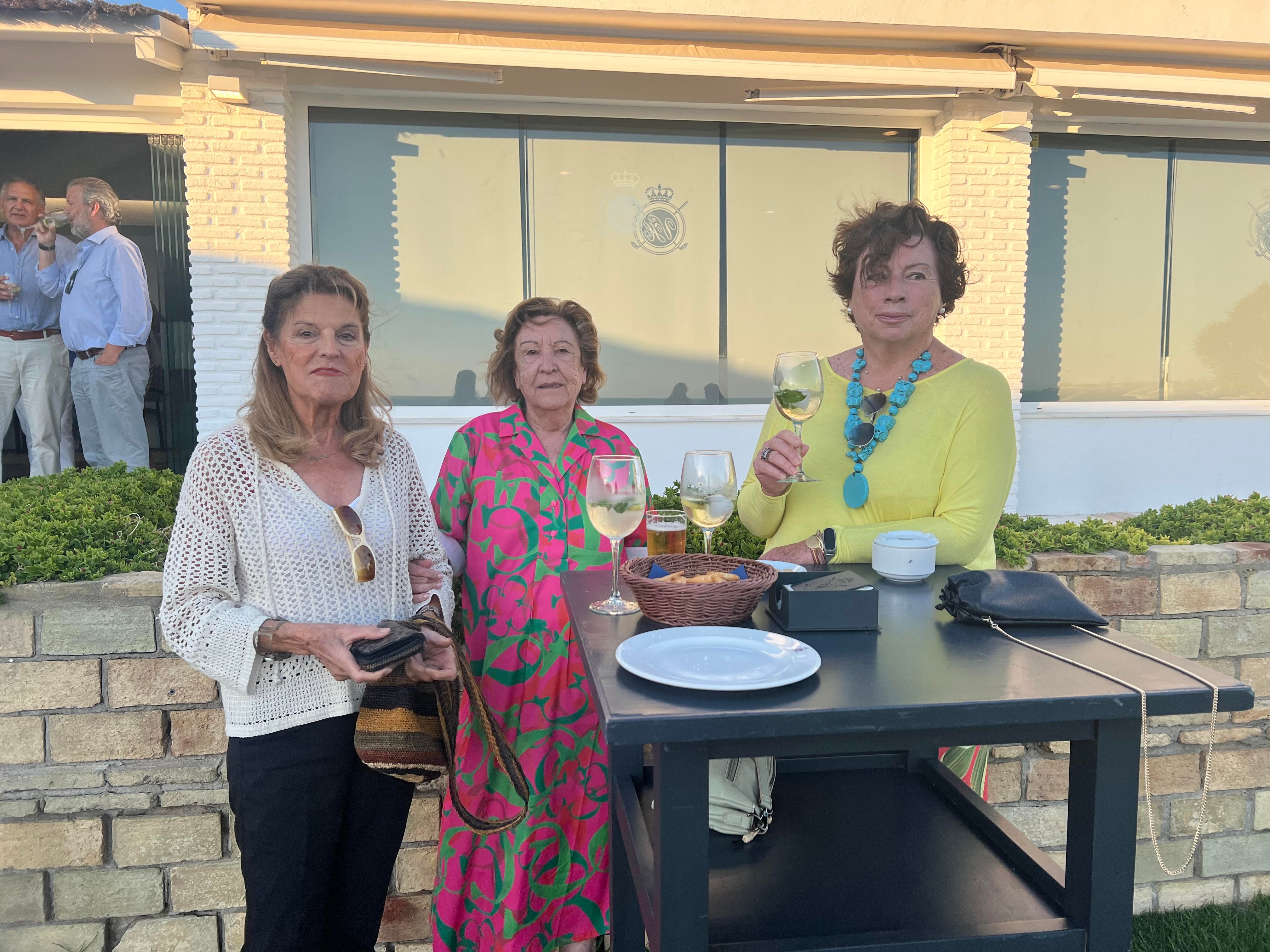 Magdalena, Claudia y Ana María Roldán