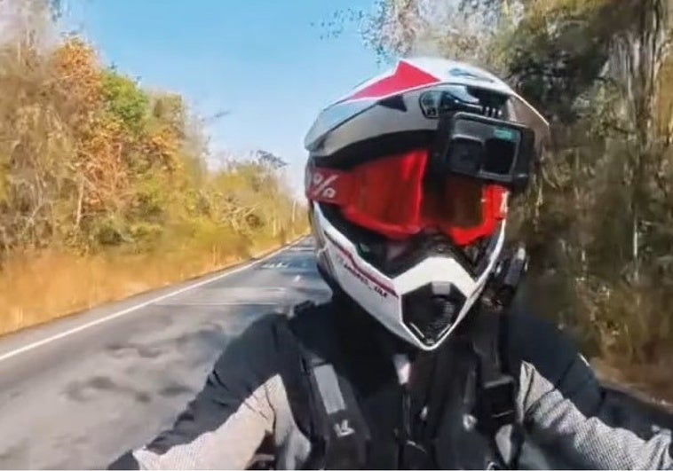 Un gaditano iba por una carretera de Tailandia y se llevó un gran susto al encontrarse con esto: «La primera vez que lo veo en mi vida»