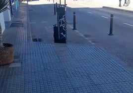 Estaba paseando por Tarifa y se sorprende al encontrar este 'detallazo' en plena calle: «A ver lo que dura este verano»