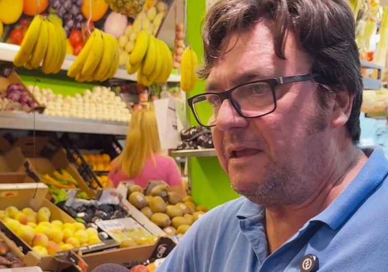 Un frutero de Sevilla opina esto de las fresas de Cádiz: «Son muy buenas, pero ahora...»