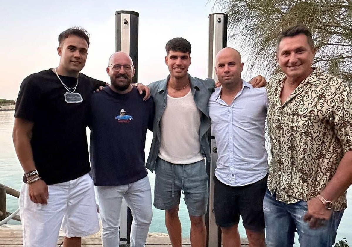 Carlos Alcaraz disfruta de sus vacaciones en este beach club de la costa de Cádiz: «¡Bienvenido a El Puerto!»