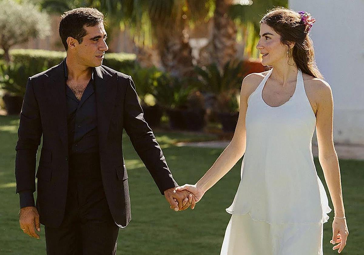 Alberto Herrera y Blanca Llandres durante su boda