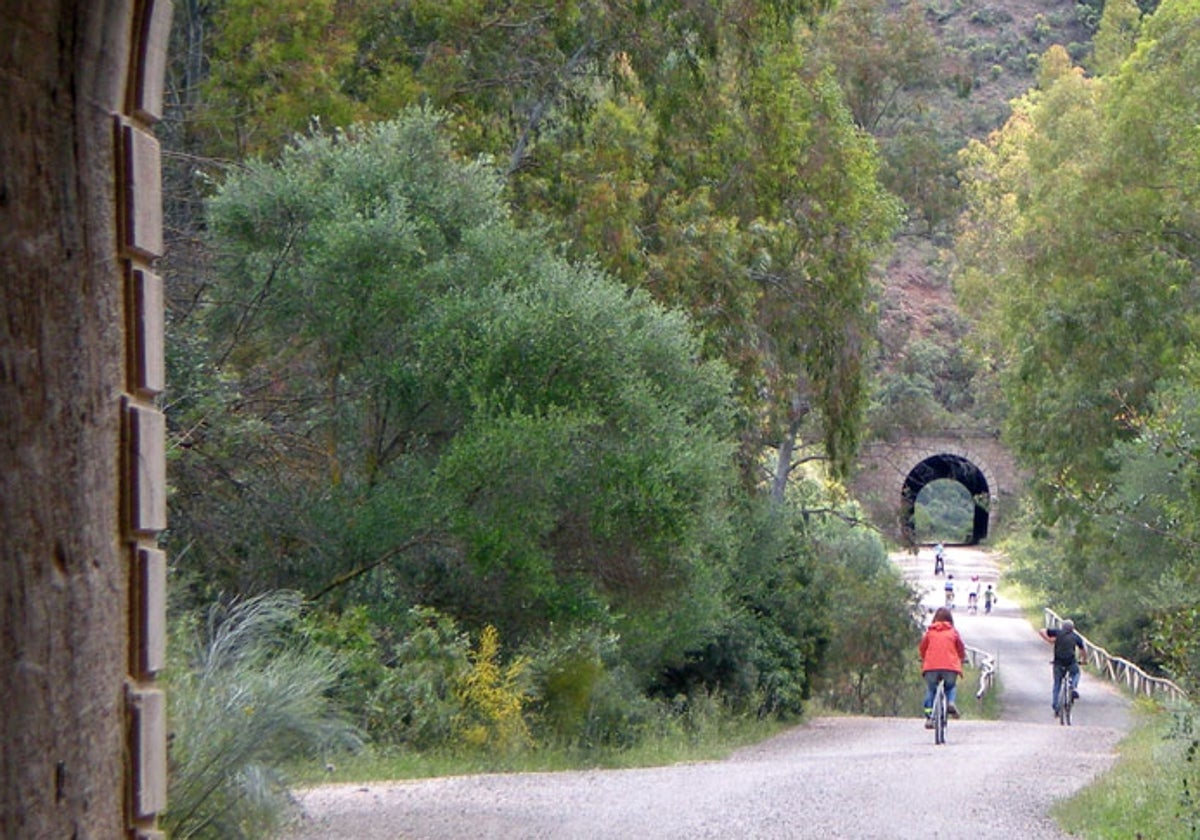 Esta es la increíble ruta de senderismo por Cádiz que recomienda la revista Viajar: «Puedes ver lugares de ensueño»