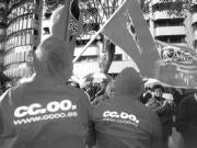 La lluvia y el granizo «acompañaron» a la manifestación de Valencia. Eduardo Manzana