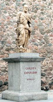 La Academia quiere que la estatua de Carlos V se instale en la rotonda de Bisagra. Ó. Huertas