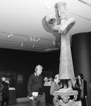 «Figura en pedestal» bronce, periodo Shang tardío, 1.200 a. C. Corina Arranz