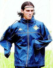 En la imagen, primer foco encendido en Madrid (a la izquierda) tras la llegada de la electricidad y la primera farola de la Armería