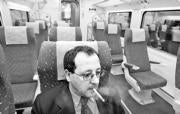 Renfe prohibirá fumar desde febrero de 2005 en los trenes con trayectos inferiores a cinco horas
