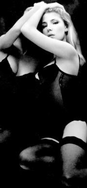 Elsa Pataky, en el cartel anunciador de la película de José Luis Garci «Ninette»