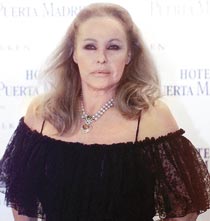 Úrsula Andress soplará las setenta velas como una reina