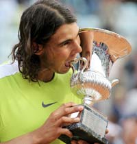 Nadal se impone a Federer en una final «apasionante»