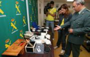 RAÚL DOBLADO  La Guardia Civil expuso ayer la droga y útiles intervenidos a la red de narcotraficantes
