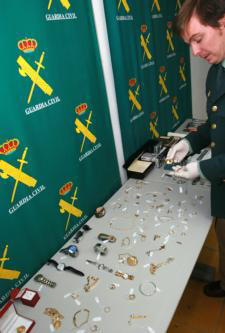 La Guardia Civil expuso los objetos recuperados a la bandaHUGO G.C.