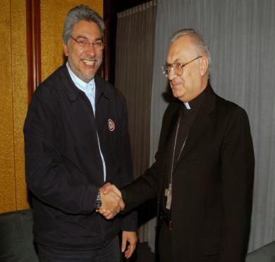 El ex obispo Fernando Lugo, presidente electo de Paraguay, vuelve a ser laico