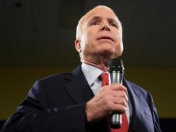 John McCain durante un discurso. /AP