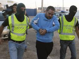 El asesinato del joven senegalés provocó disturbios durante dos noches consecutivas en el barrio almeriense de las 200 Viviendas./ ARCHIVO