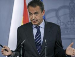 El presidente del Gobierno, José Luis Rodríguez Zapatero, durante la comparecencia en La Moncloa para anunciar las nuevas medidas de apoyo al sistema financiero. /Ap