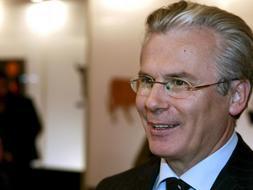 El juez de la Audiencia Nacional, Baltasar Garzón, durante la presentación del libro del abogado británico especializado en Derechos Humanos Geoffrey Robertson. / Efe