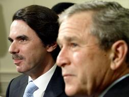 Aznar y Bush comparecen ante la prensa tras un encuentro en el Despacho Oval en enero de 2003. /Archivo