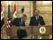 El Presidente Bush se despide de Irak agredido con dos zapatos por un periodista local