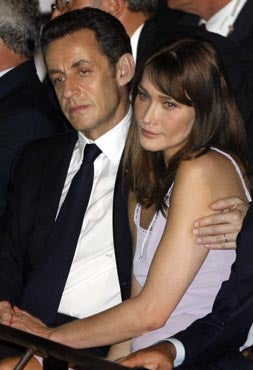 Carla Bruni se reencuentra en Brasil con su padre biológico